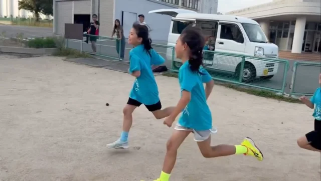 小学生陸上　

本日の小学生陸上は
指導方法も変えて、楽しく明るく
子ども達がやりたいドリルや練習でトレーニングに励んでおります😊🩵

終始子ども達の笑顔も満開で
キツイことも忘れていっぱい走りこめています☺️✨

結果も大事だけど
子ども達が走ることが楽しくなれるように
これからの指導に繋げていきたいと思います✨

気持ち一つの切り替えが未来を変える😉🩵

大会がんばろー❗️
本日もありがとうございました😊✨