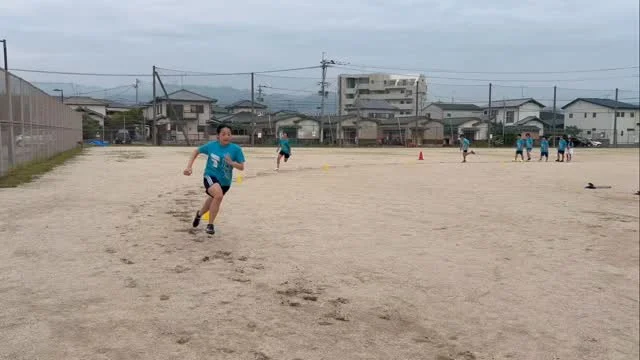 小中学生陸上　大会組練習

本日の小中学生陸上は
今週末に行われる福岡選手権と来週行われる中体連に向けての調整練習を行いました🙂

非常にムードも良くて
子ども達の調子も登り調子です🏃‍♂️✨

みんなの心が一つになり、大きな声で応援する姿もあって、またチームの雰囲気も新しく見えて、チーム力が上がっております☺️🩵

古賀ジュニアの心の強さを大会で見せてくれると思います😊🌟

みんなで目標達成しよう❣️
先生も全力でサポートします✨

本日もありがとうございましたー😙